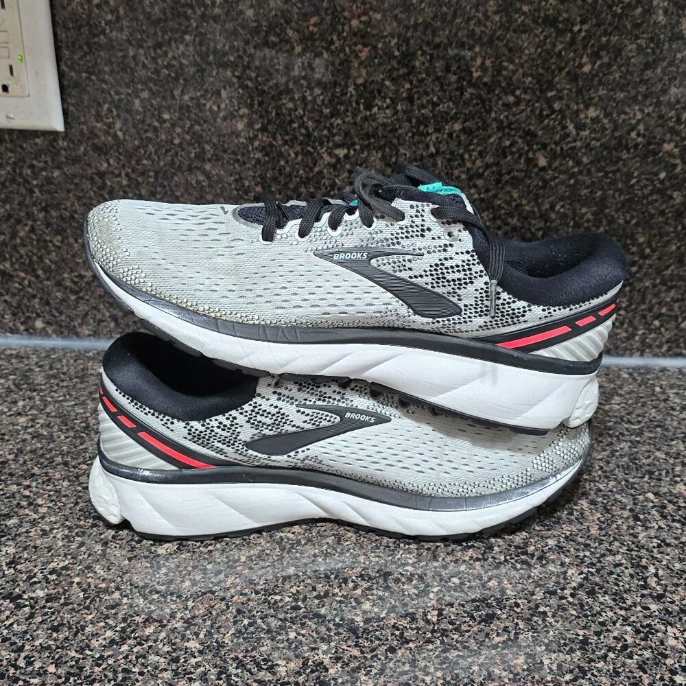 Brooks Ghost 11 Women's 1202771B192 Size 10 B Black White Pink Athletic Running